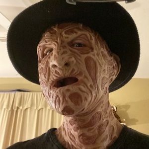 Full silicone Freddy Krueger mask & glove bundle